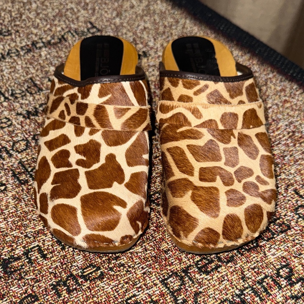 BJORK SWEDISH COMFORT Safari Wood Open Back Giraffe Clogs Shoes Size EU 37